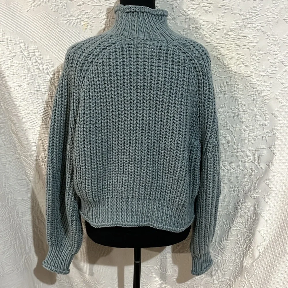 H&M mock neck sweater, size medium‎ - Picture 8 of 14